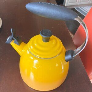 Le Creuset tea kettle pot
